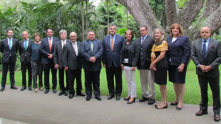 REUNION CONSULAR MAYO 2017 1