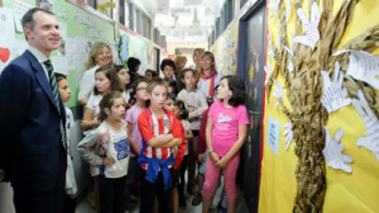 Herrero en colegio de Cabezon