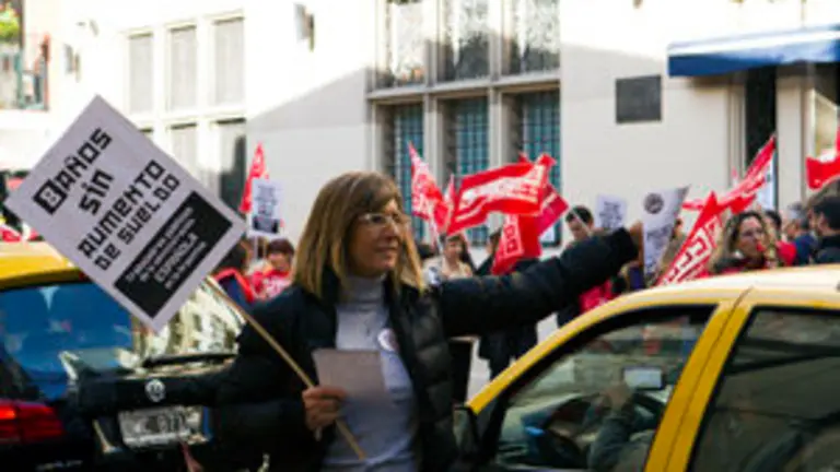 Arg.frente Consulado pancarta