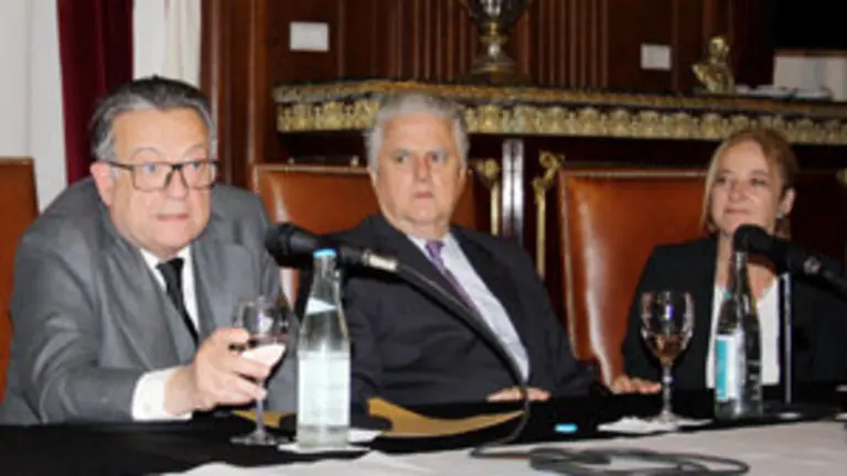 Herrero de Miñon, tras recibir la declaración de Visitante Ilustre 2