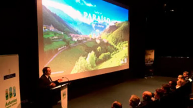 Consejero presentacion anuncio Vuelve al Paraiso