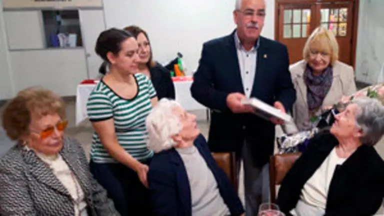 Centro Zamorano BBAA-Seijas entrega un presente a Petra