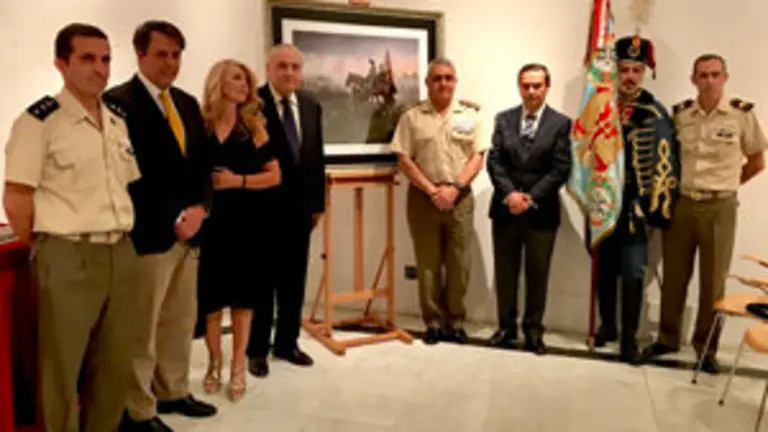 1. De izq.  a dcha. el coronel Hernández Turiño, el pintor Dalmau, la Dra. Fidalgo, el delegado de la Xunta en Madrid J. Ramón Ónega, el jefe de E. M. del E. T. Fco. J. Varela, el húsar y M. Navas