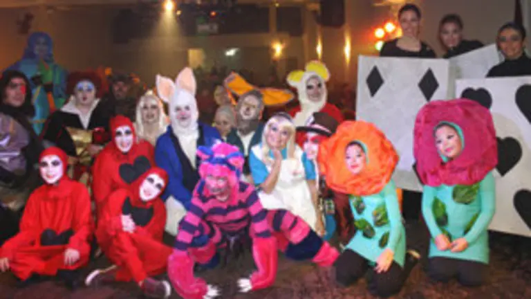 Grupo de teatro infantil en Alicia en el País de las maravillas 1