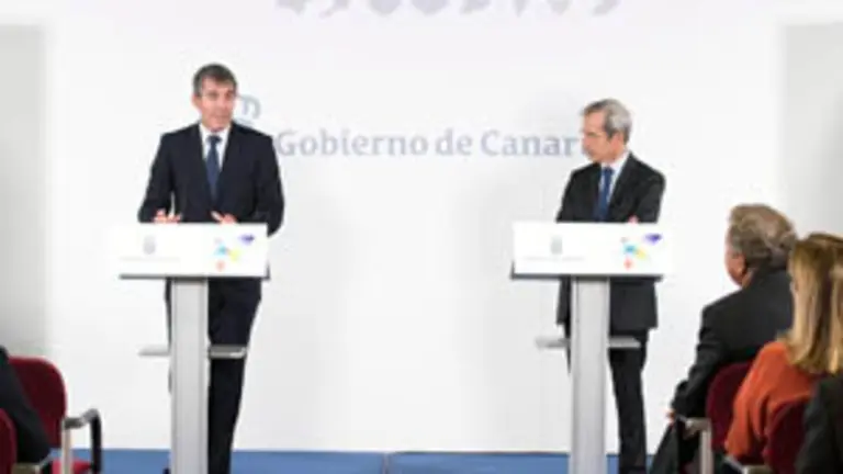 El Presidente D. Fernando Clavijo Batlle recibe al Embajador de Francia en EspaÒa, Excmo. Sr. D. Yves Saint-Geours para la  inauguraciÛn del ìForo EstratÈgico Canarias-Francia sobre PolÌtica Ling¸Ìstica y CooperaciÛn Educativaî a 27 de Septiembre de 2017. (Foto: Arturo Rodriguez/Presidencia GobCan)


Esta fotografÌa oficial del Gobierno de Canarias es solamente para uso editorial por medios de comunicaciÛn. La fotografÌa no puede ser manipulada de ninguna manera y no se puede utilizar en materiales comerciales y/o polÌticos, publicidad, correos electrÛnicos, productos, promociones que de alguna manera pueda sugerir la aprobaciÛn o respaldo del Presidente, o el Gobierno de Canarias.