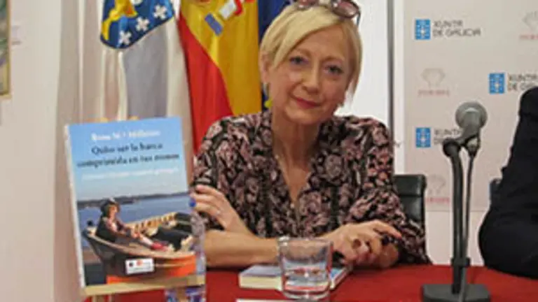 La escritora Rosa María Milleiro, en la presentación de su último  poemario, en la Delegación de la Xunta en Madrid-Casa de Galicia