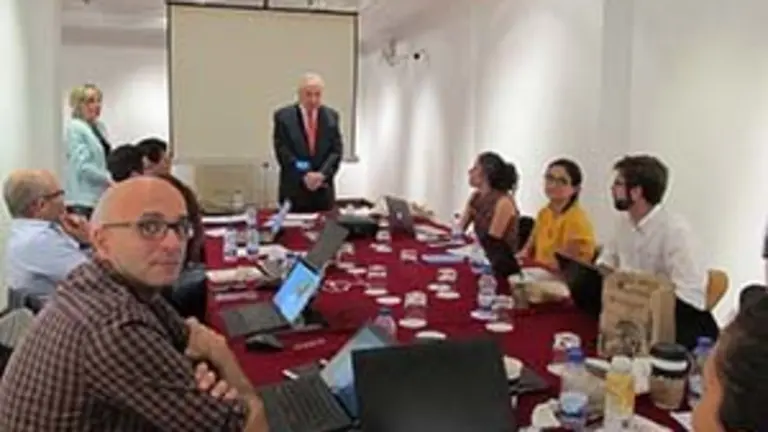 El delegado de la Xunta y director de la Casa de Galicia, José Ramón Ónega, se dirigió a los participantes en la reunión