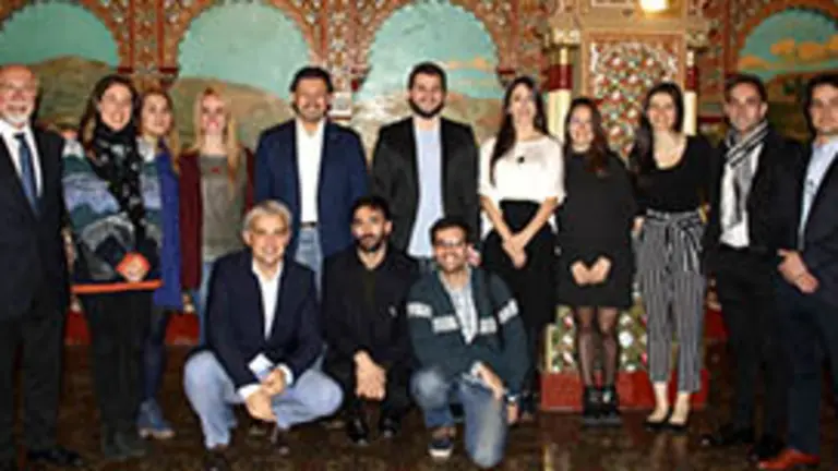 9.Con becas Excelencia