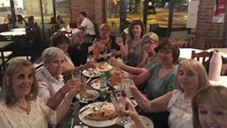 tres lomas cast y leon cena 3 1 1