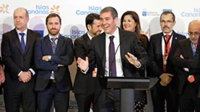 El Presidente D. Fernando Clavijo Batlle inaugura el stand de Canarias en la Feria de Turismo de Madrid, FITUR, a 17 de Enero de 2018. (Foto: Arturo Rodriguez/Presidencia GobCan)


Esta fotografÌa oficial del Gobierno de Canarias es solamente para uso editorial por medios de comunicaciÛn. La fotografÌa no puede ser manipulada de ninguna manera y no se puede utilizar en materiales comerciales y/o polÌticos, publicidad, correos electrÛnicos, productos, promociones que de alguna manera pueda sugerir la aprobaciÛn o respaldo del Presidente, o el Gobierno de Canarias.
