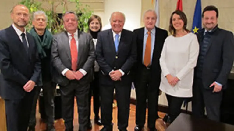 Julio Zarco, A. Infante, Julio Anchochea, Inmaculada Ramos, Enrique Iglesias, José Ramón Ónega,Cristina Muñoz y Fernando Prados 