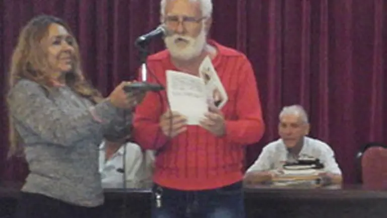 Cuba.Bardo diciendo sus décimas a José Martí