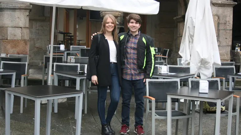 Becas-Mayte y Juan Carlos