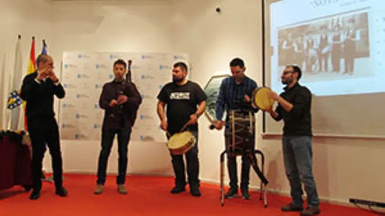 Rafael Carracedo y los músicos que le acompañaron interpretaron algunas de la partituras para requinta rescatadas en su obra