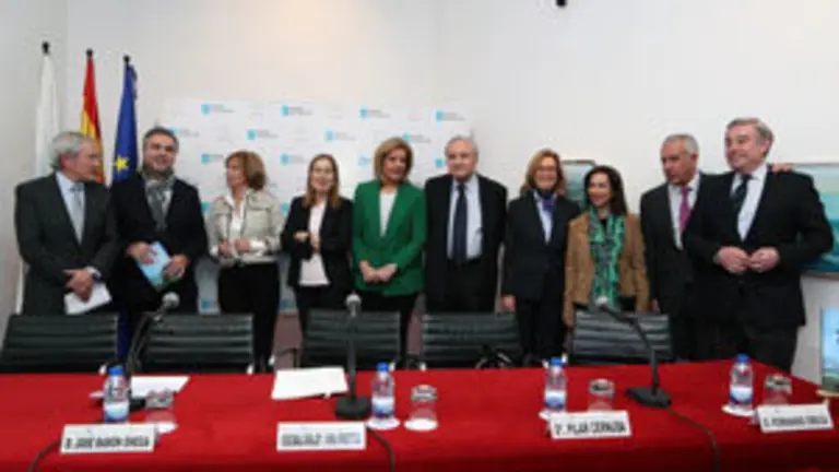 1. De Izquierda a derecha, Fernando &Oacute;nega, Carlos Alsina, Pilar Cernuda, Ana Pastor,  F&aacute;tima B&aacute;&ntilde;ez, Ymelda Navajo, Margarita Robles, Javier Arenas y Jos&eacute; Manuel Barreiro