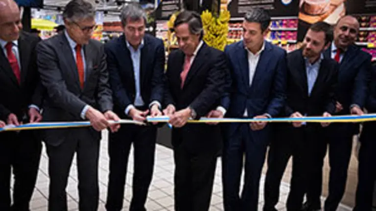 El Presidente D. Fernando Clavijo Batlle asiste a la feria de productos Canarios organizada por Carrefour Alcobendas a 13 de Marzo de 2018. (Foto: Arturo Rodriguez/Presidencia GobCan)


Esta fotografÌa oficial del Gobierno de Canarias es solamente para uso editorial por medios de comunicaciÛn. La fotografÌa no puede ser manipulada de ninguna manera y no se puede utilizar en materiales comerciales y/o polÌticos, publicidad, correos electrÛnicos, productos, promociones que de alguna manera pueda sugerir la aprobaciÛn o respaldo del Presidente, o el Gobierno de Canarias.