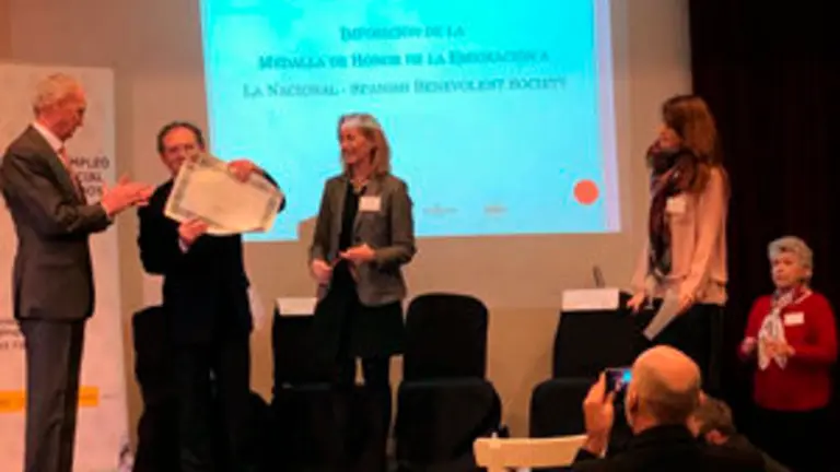 Medalla a La Nacional6