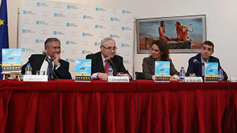 Jorge Borrajo, el delegado de la Xunta, José Ramón Ónega, Silvia Jato y Juan Mariñas, en la presentación