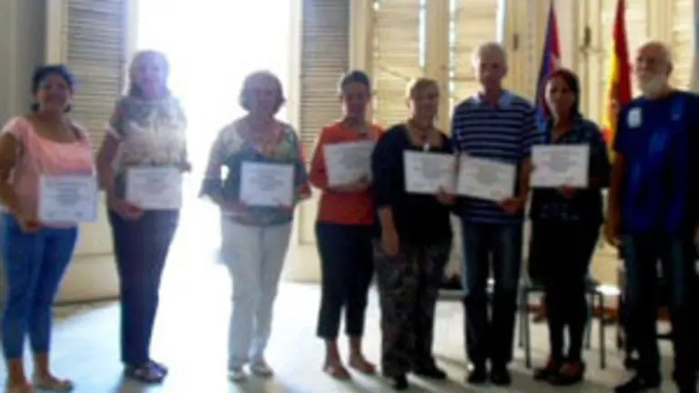 Cuba.Alumnos con sus diplomas