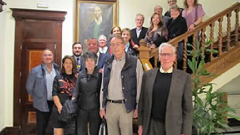 Posado de los miembros de  Asomega que asistieron a la asamblea.