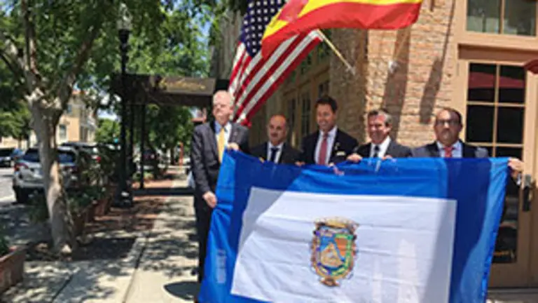Entrega bandera Malaga en Pensacola