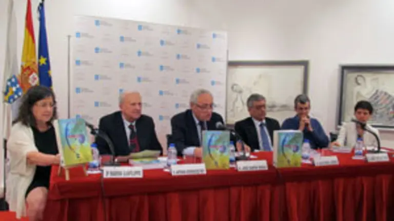 Marina Sanfilippo, Antonio Dom&iacute;nguez, Jos&eacute; Ram&oacute;n &Oacute;nega, Julio Neira, Josep Ysern y Mar&iacute;a Dolores Martos, en la mesa presidencial