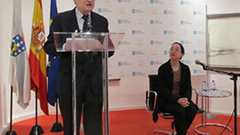 El delegado de la Xunta, José Ramón Ónega, y Melodi Parga, en la presentación del documental