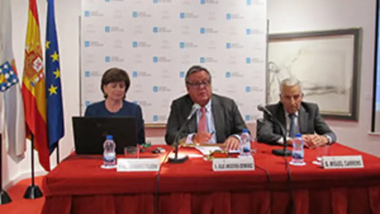 Los doctores Ana Fernández-Teijeira, Julio Ancochea y Miguel Carrero