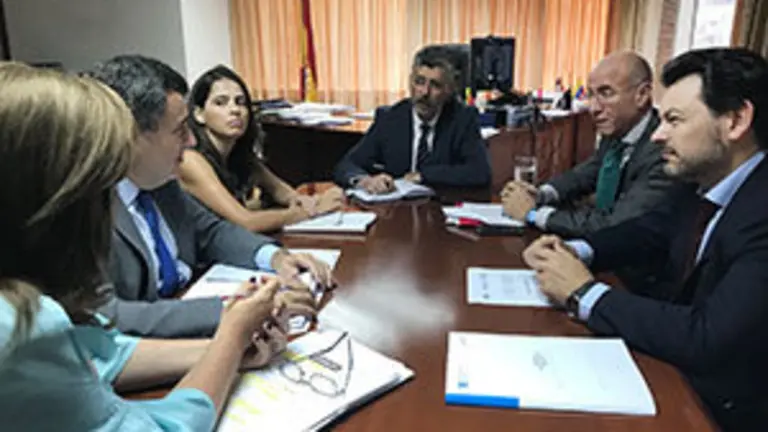 El secretario xeral da Emigración mantuvo encuentros con el director general de Migraciones y los responsables de la Embajada de España en Caracas