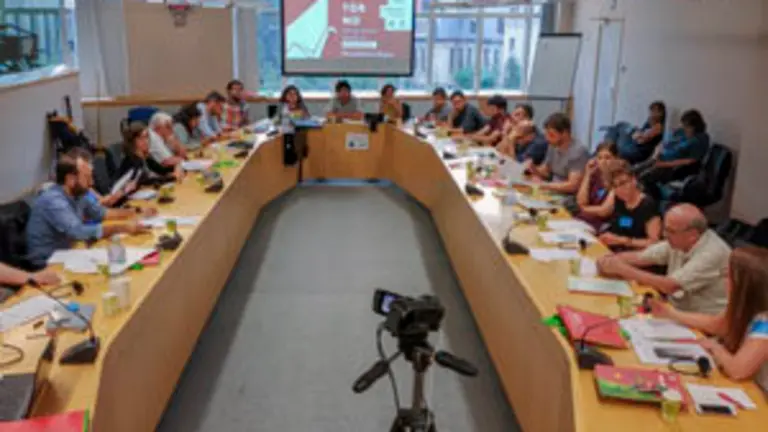 IU Exterior-Retorno digno1