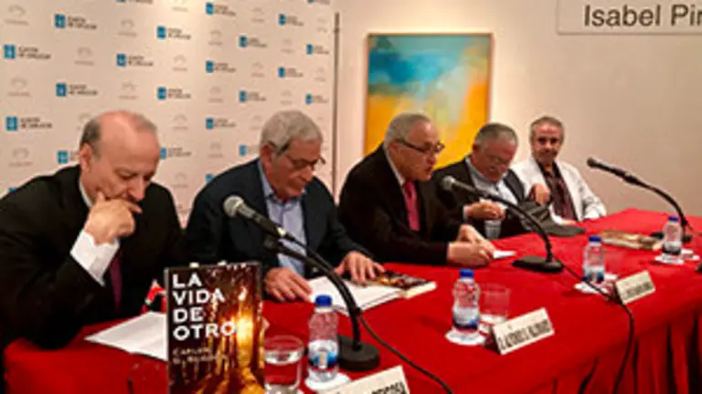 3. En la  tribuna de la Casa de Galicia, Carlos Reigosa, Alfonso Palomares, el delegado de la Xunta en Madrid José Ramón Ónega, Ángel Basanta y Jesús Espino 