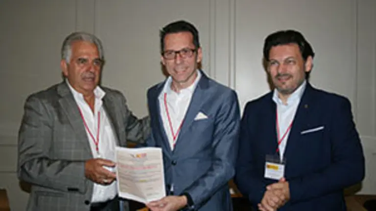 Entrega dinero Suiza a Venezuela5