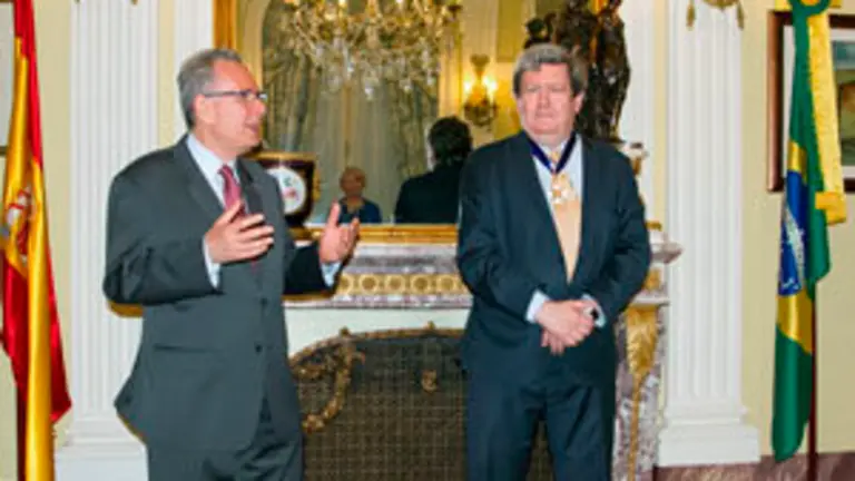 Brasil condecora a Bonet