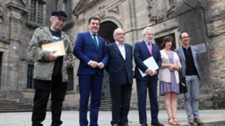Santalices Vieira, asina un protocolo de colaboraci&oacute;n co conselleiro de Cultura, Educaci&oacute;n e Ordenaci&oacute;n Universitaria, Rom&aacute;n Rodr&iacute;guez Gonz&aacute;lez, e co presidente do Padroado do Museo do Pobo Galego, Justo Beramendi Gonz&aacute;lez. 