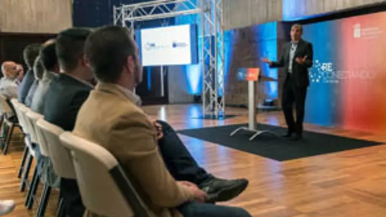 El Presidente D. Fernando Clavijo Batlle ,PresentaciÛn de "RECONECTANDO CANARIAS " (conexiÛn en directo con 6 canarios que residen en Europa) , en Presidencia de Tenerife a 20 de Julio 2018. (Foto: Manuel LÈrida/Presidencia GobCan)


Esta fotografÌa oficial del Gobierno de Canarias es solamente para uso editorial por medios de comunicaciÛn. La fotografÌa no puede ser manipulada de ninguna manera y no se puede utilizar en materiales comerciales y/o polÌticos, publicidad, correos electrÛnicos, productos, promociones que de alguna manera pueda sugerir la aprobaciÛn o respaldo del Presidente, o el Gobierno de Canarias.