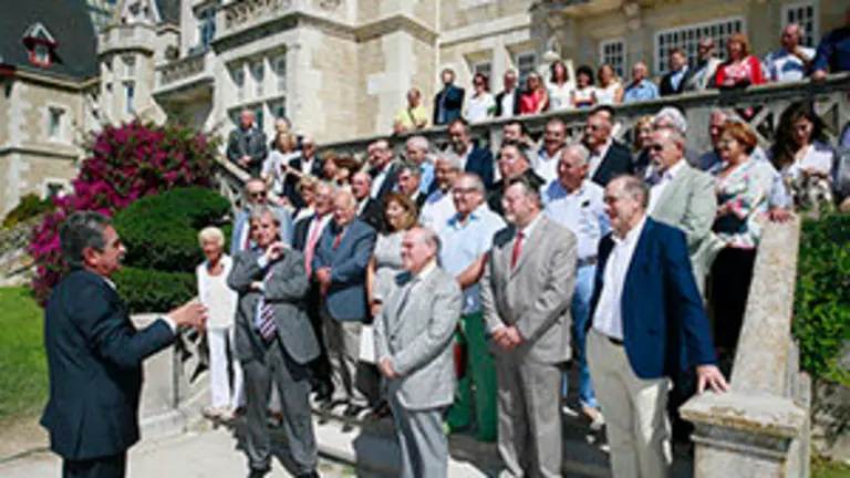 11:30	Hall Real del 
Palacio de la Magdalena
	El presidente del Gobierno, Miguel Ángel Revilla, junto con el consejero de Presidencia y Justicia, Rafael de la Sierra, preside el encuentro entre el Gobierno y las Casas de Cantabria.
Nacho Romero ©
12 ago 16