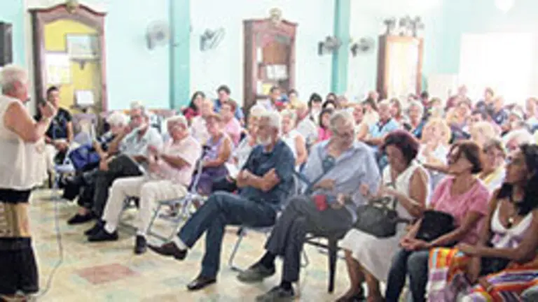 Colonia Leonesa en Cuba 0-2 Raúl-María Antonia-Ma Cristina  y concurrencia