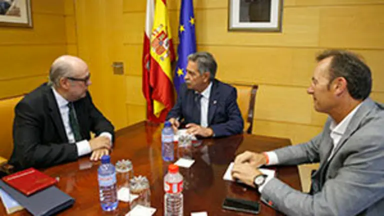 11:00.- Gobierno de Cantabria.
El presidente de Cantabria, Miguel Ángel Revilla, recibe al director de la Oficina del Alto Comisionado del Gobierno para la Marca España, José Rábena.
29 AGO 18