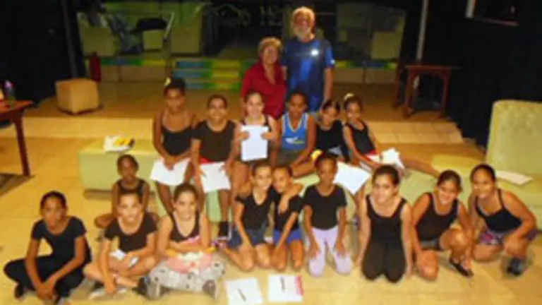 Cuba-Con niñas del coro de Artística Gallega