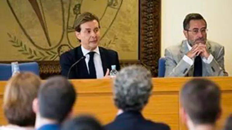 17,00 h.- O director xeral de Relaci&oacute;ns Exteriores e coa UE, Jes&uacute;s Gamallo asistir&aacute; &aacute; reuni&oacute;n constitutiva do Consello Consultivo do M&aacute;ster en Estudios Internacionais onde impartir&aacute; a conferencia inaugural A acci&oacute;n exterior de Galicia no actual contexto internacional. Na sala de xuntas da Facultade de Dereito (r&uacute;a Dr. &Aacute;ngel Echeverri. Campus Vida)foto xo&aacute;n crespo27/09/2018