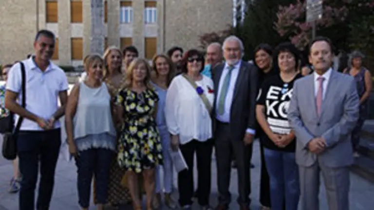 Casa Palencia. El presdiente con autoridades locales y regionales