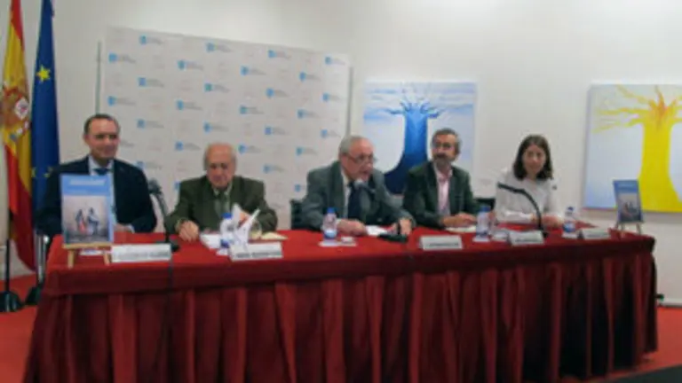Marcelino Ag&iacute;s, Manuel Maceiras, Jos&eacute; Ram&oacute;n &Oacute;nega, Tom&aacute;s Domingo y Laura Rodr&iacute;guez, durante la presentaci&oacute;n