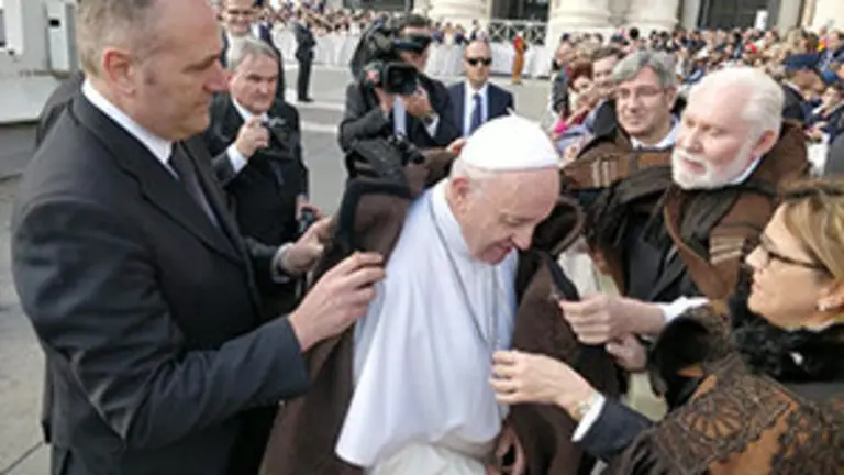 Papa con capa alistana4