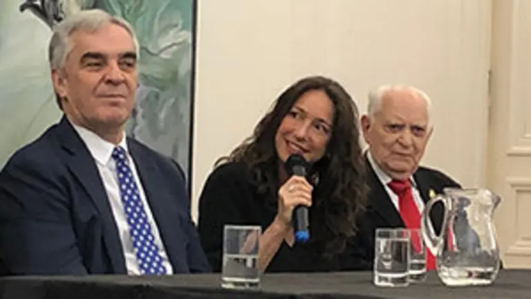 Bs As Celebra España en la Embajada 1