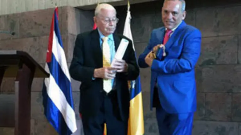 Efraín Medina-Carmelo González