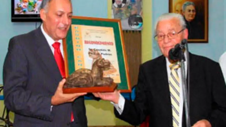 Reconocimiento a Candido Padron
