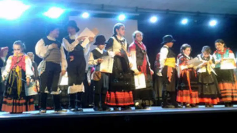 Betanzos-Cuerpo de Baile Infantil Xeito Novo 1