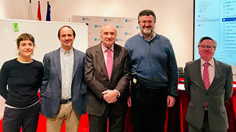 2. De izquierda a Derecha, Greta Fábregas, coordinadora  Fundación, Carlos Cortés, coordinador de jornada, José R. Ónega delegado Xunta Madrid, y Ramón Jiménez, coordinador Actos Casa Galicia 