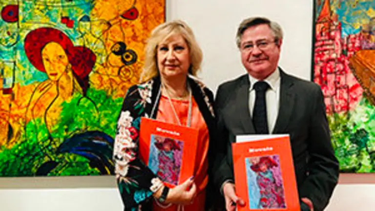 2. La pintora NOVAIS con el coordinador de Actos Ramón Jiménez