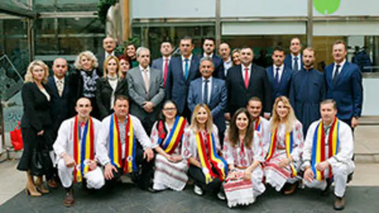 11:30	Sala de Usos Múltiples, Gobierno de Cantabria (1ª planta)
	El presidente de Cantabria, Miguel Ángel Revilla, junto a los consejeros de Presidencia y Justicia, Rafael de la Sierra; de Economía, Hacienda y Empleo, Juan José Sota, y de Obras Públicas y Vivienda, José María Mazón, firma con el presidente del distrito rumano de Constanza, Marius Horia, la declaración de voluntades para el fomento de las relaciones entre ambos territorios.
12 dic 18